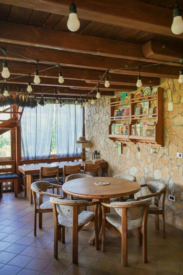 Rose Hip Hill Farm Bed & Breakfast Valea Tirnei Dış mekan fotoğraf