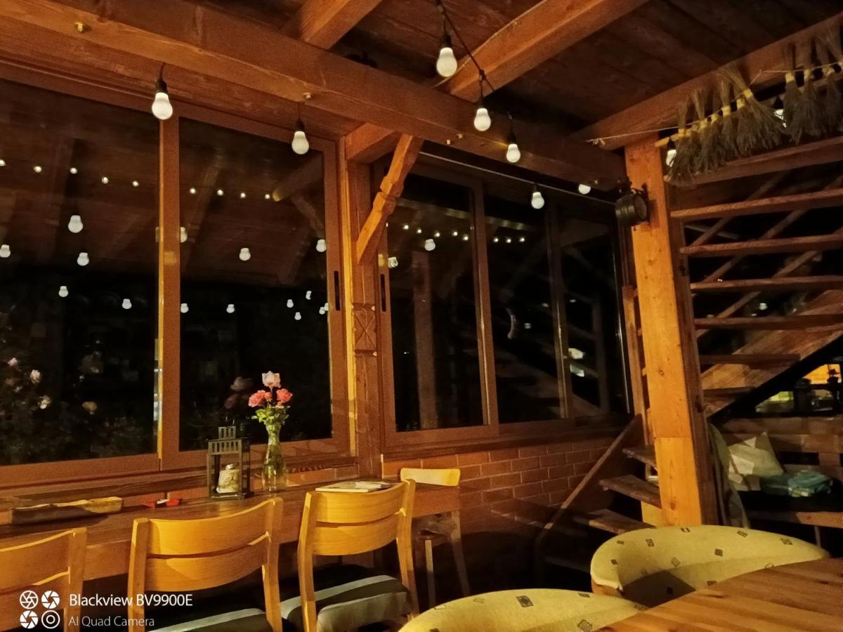 Rose Hip Hill Farm Bed & Breakfast Valea Tirnei Dış mekan fotoğraf