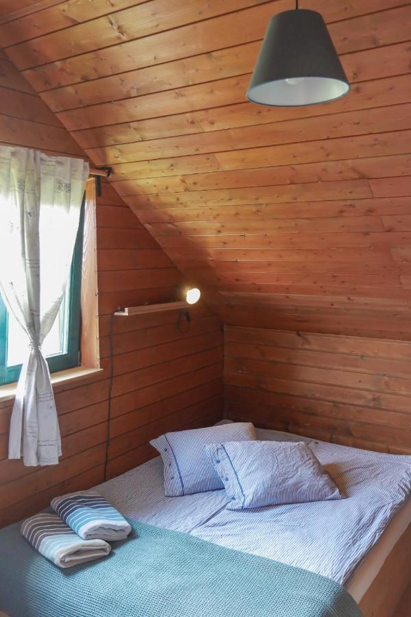 Rose Hip Hill Farm Bed & Breakfast Valea Tirnei Dış mekan fotoğraf