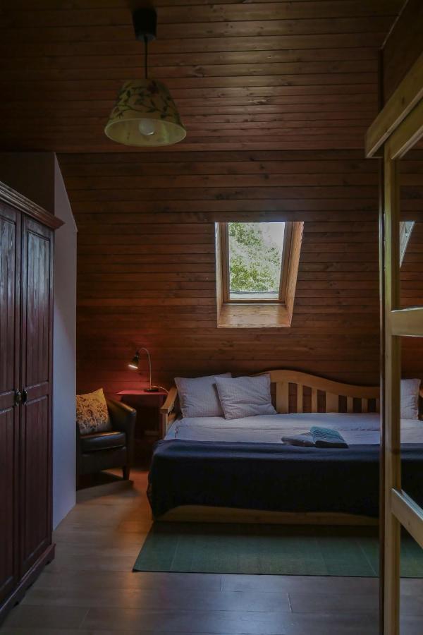 Rose Hip Hill Farm Bed & Breakfast Valea Tirnei Dış mekan fotoğraf