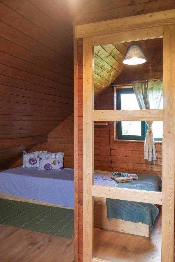 Rose Hip Hill Farm Bed & Breakfast Valea Tirnei Dış mekan fotoğraf