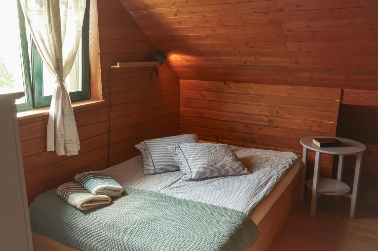 Rose Hip Hill Farm Bed & Breakfast Valea Tirnei Dış mekan fotoğraf