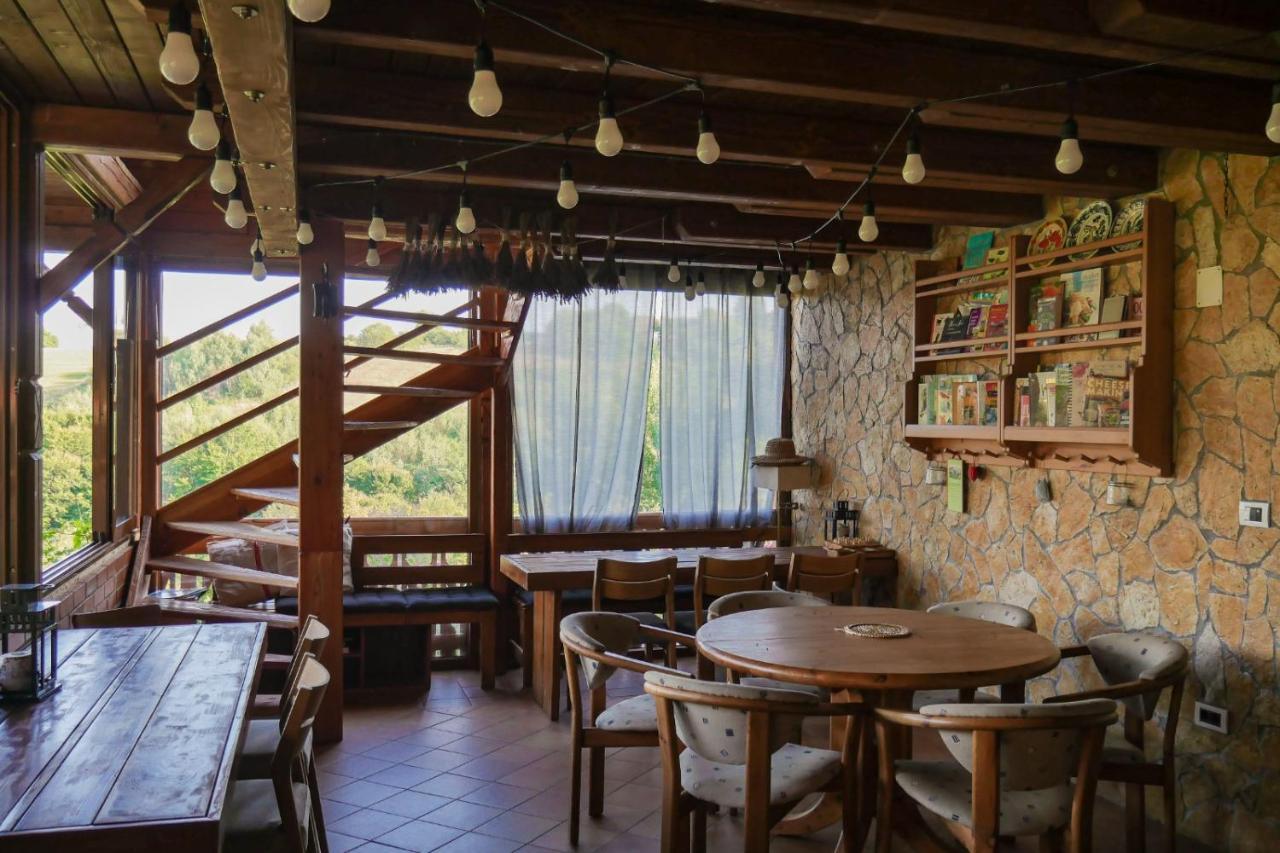 Rose Hip Hill Farm Bed & Breakfast Valea Tirnei Dış mekan fotoğraf